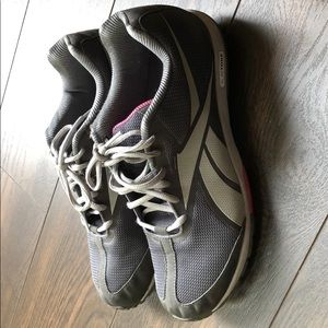Reebok Shoes - Reebok size 9 sneakers. In amazing condition! Reebok Shoes - Reebok size 9 sneakers. In amazing condition!